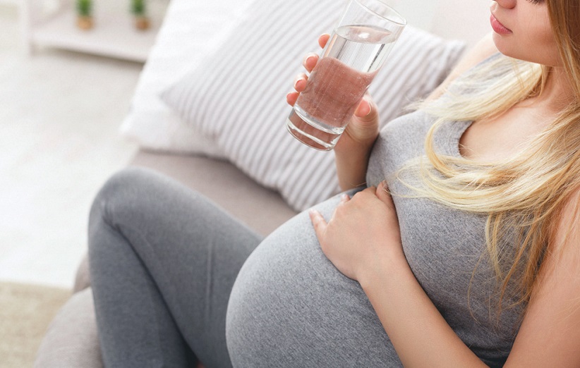 عوارض کم آبی در بارداری